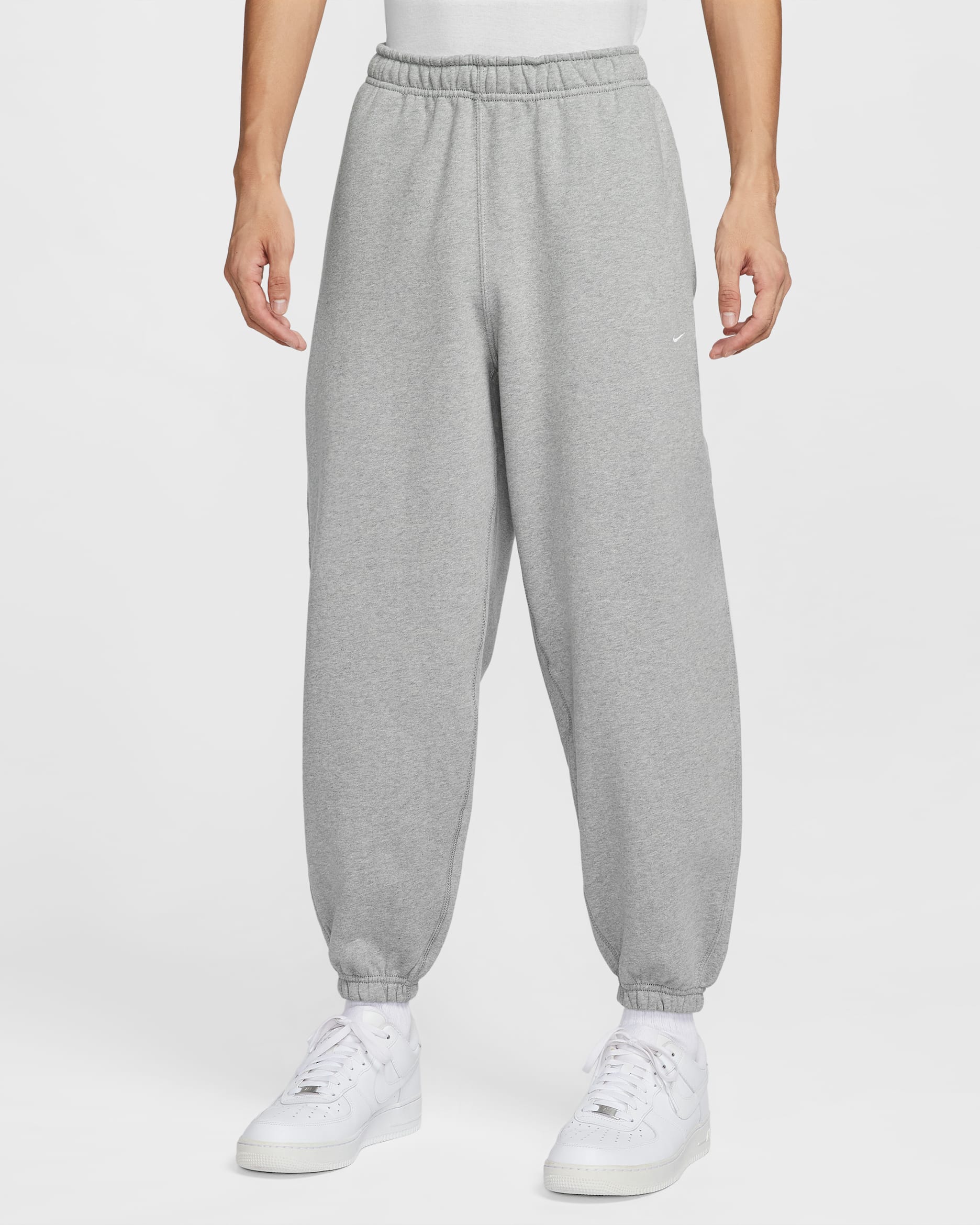 Nike Solo Swoosh Men's Cuffed Fleece Trousers. Nike SG
